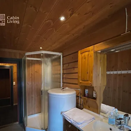 Hébergement de vacances Cozy At With Sauna, Hot Tub & Fireplace *