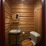 Дом отдыха Cozy At With Sauna, Hot Tub & Fireplace